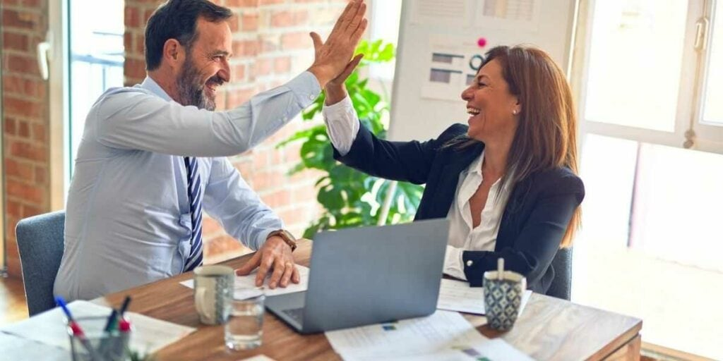 9 Powerful Yet Negative Truths About How to Deal with Toxic Coworkers Without Losing Your Sanity - Sickpage