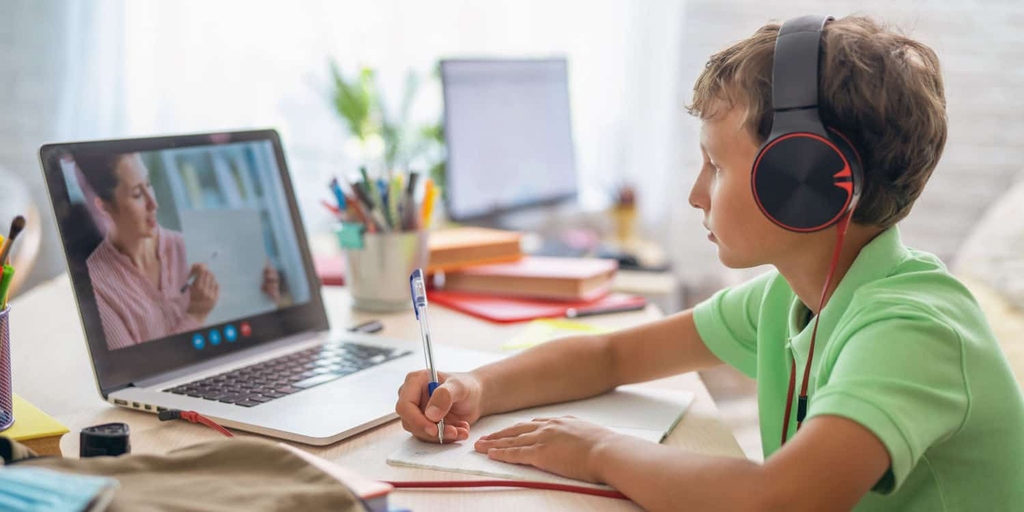 How Can These 10 Smart Digital Nomads Jobs Give You More Freedom to Work From Anywhere? - Sickpage